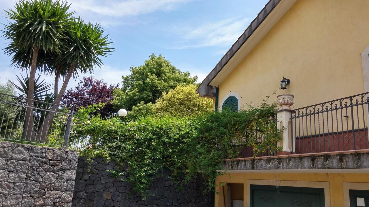La Casa Del Melograno Bed & Breakfast Santa Venerina Bagian luar foto