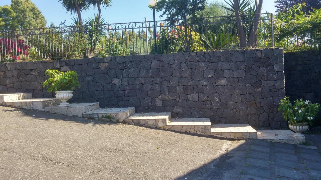 La Casa Del Melograno Bed & Breakfast Santa Venerina Bagian luar foto