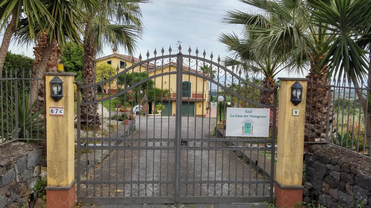 La Casa Del Melograno Bed & Breakfast Santa Venerina Bagian luar foto